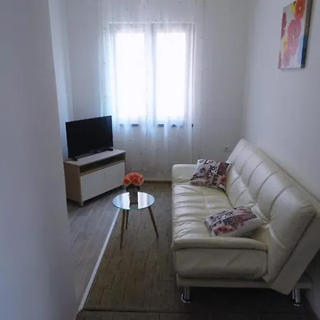 Apartment 860b *